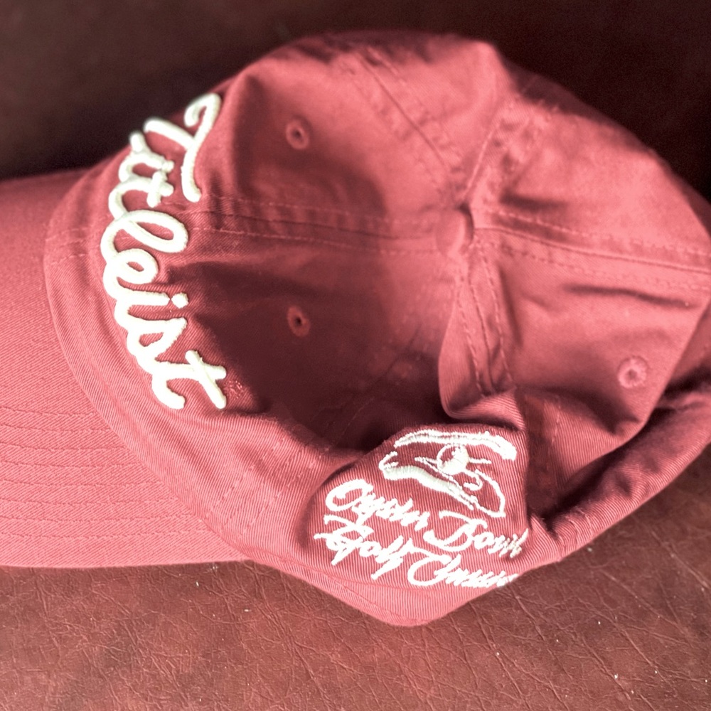 Titleist oyster ball golf classic red hat